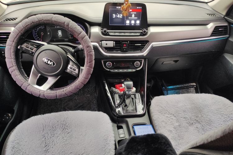 Used Kia Sportage R 2019 2.0L Automatic Smart Luxury Enhanced Edition Center Console