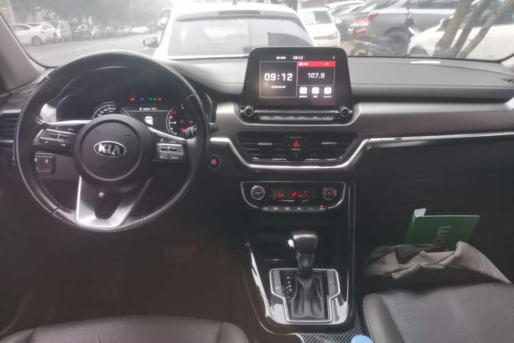 Used Kia Sportage R 2019 2.0L Automatic Smart Luxury Edition Center Console