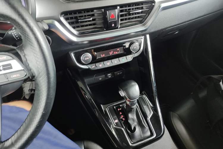 Used Kia Sportage R 2019 2.0L Automatic Smart Luxury Edition Gear Lever