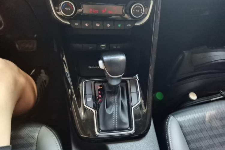 Used Kia Sportage R 2019 2.0L Automatic Smart Luxury Edition Gear Lever