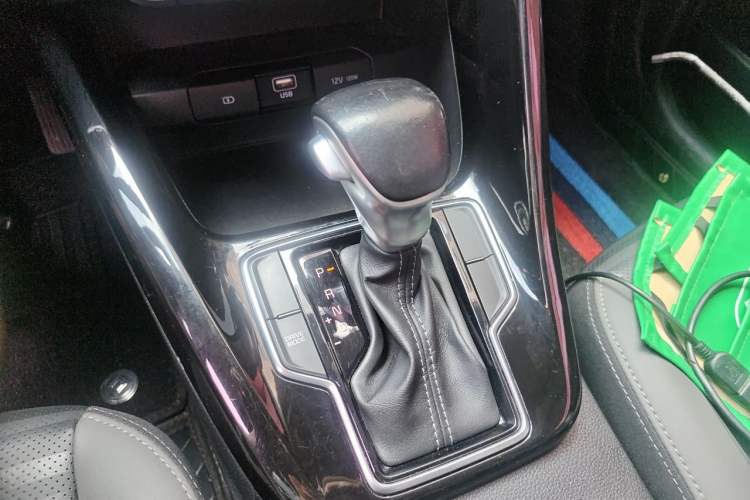 Used Kia Sportage R 2019 2.0L Automatic Smart Luxury Edition Gear Lever