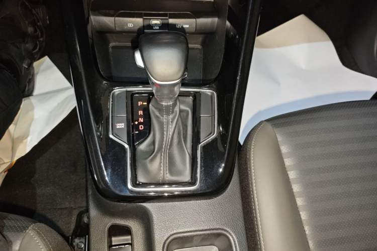 Used Kia Sportage R 2019 2.0L Automatic Smart Luxury Edition Gear Lever
