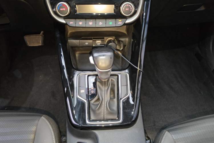 Used Kia Sportage R 2019 2.0L Automatic Smart Luxury Edition Gear Lever