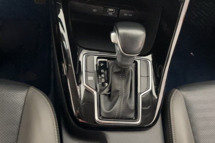 Used Kia Sportage R 2019 2.0L Automatic Smart Luxury Edition Gear Lever