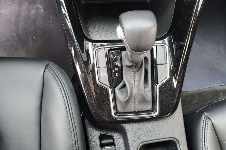 Used Kia Sportage R 2019 2.0L Automatic Smart Luxury Edition Gear Lever