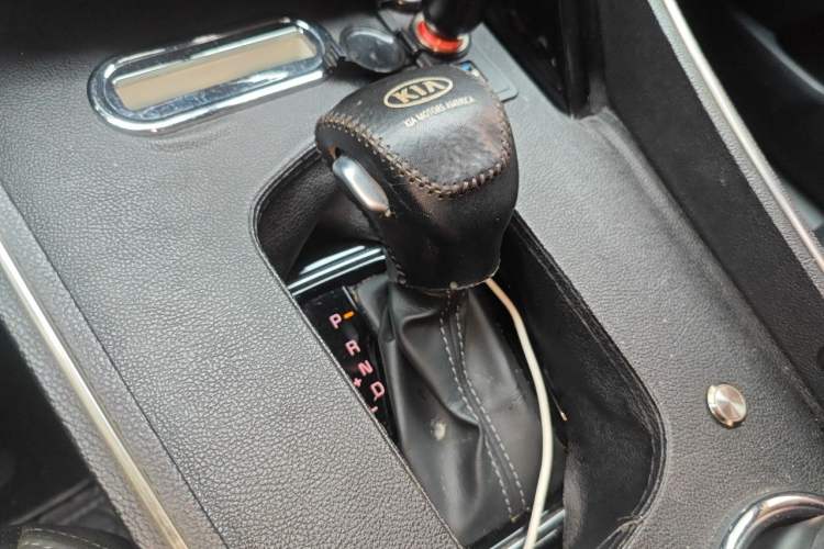 Used Kia Sportage R 2019 2.0L Automatic Smart Luxury Edition Gear Lever
