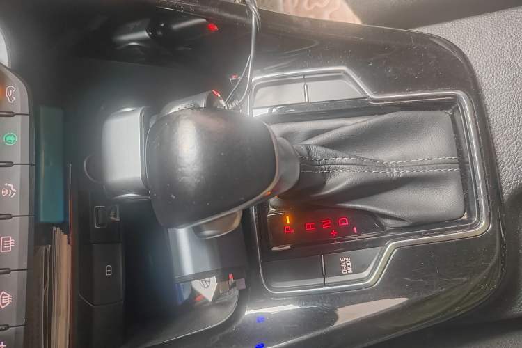 Used Kia Sportage R 2019 2.0L Automatic Smart Luxury Edition Gear Lever