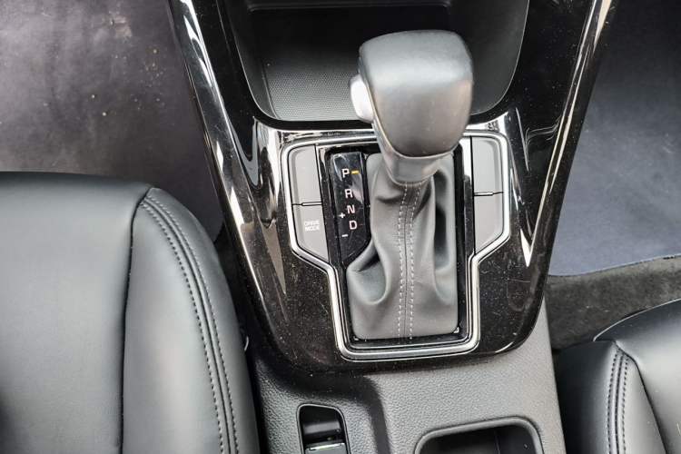 Used Kia Sportage R 2019 2.0L Automatic Smart Luxury Edition Gear Lever