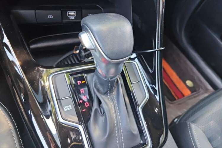 Used Kia Sportage R 2019 2.0L Automatic Smart Luxury Edition Gear Lever