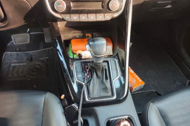 Used Kia Sportage R 2019 2.0L Automatic Smart Luxury Edition Gear Lever