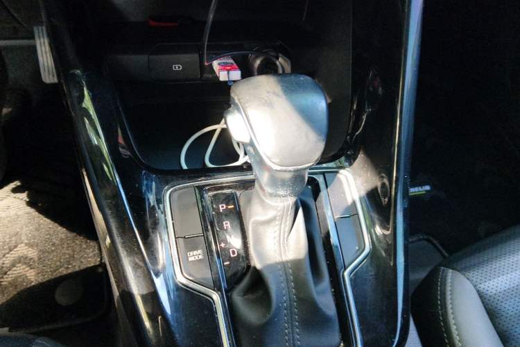 Used Kia Sportage R 2019 2.0L Automatic Smart Luxury Edition Gear Lever
