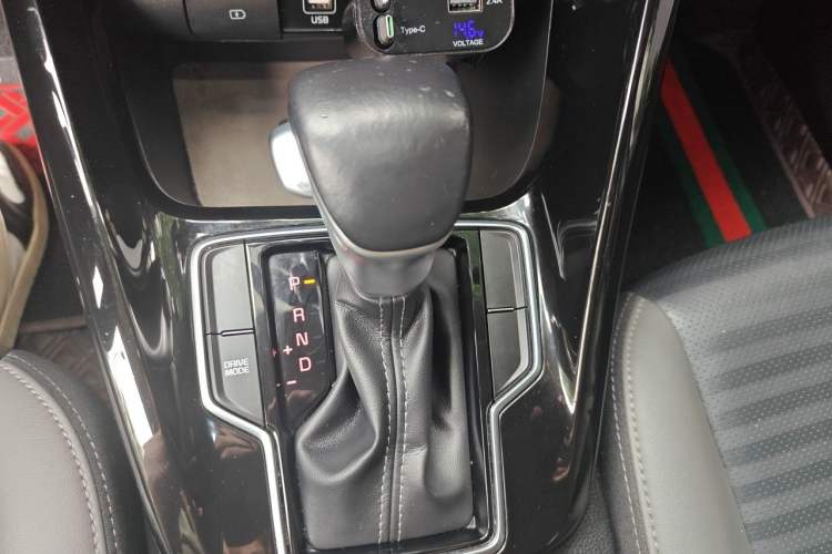 Used Kia Sportage R 2019 2.0L Automatic Smart Luxury Edition Gear Lever