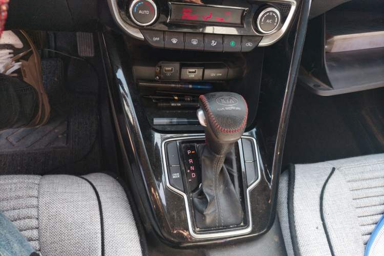 Used Kia Sportage R 2019 2.0L Automatic Smart Luxury Edition Gear Lever