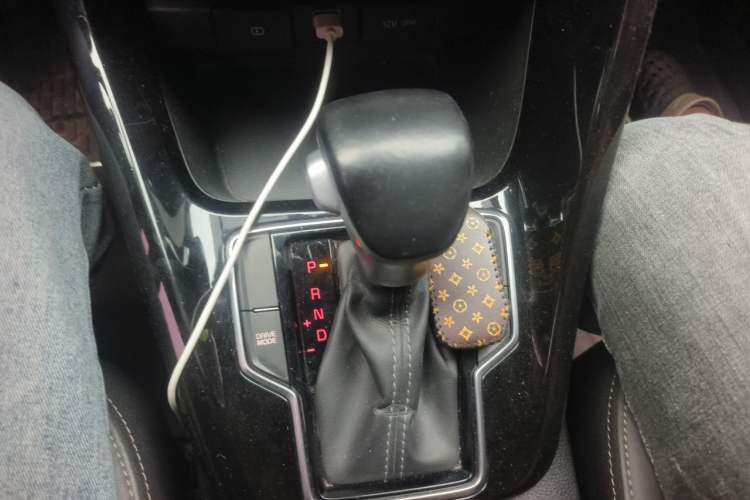 Used Kia Sportage R 2019 2.0L Automatic Smart Luxury Edition Gear Lever