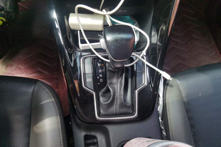 Used Kia Sportage R 2019 2.0L Automatic Smart Luxury Edition Gear Lever