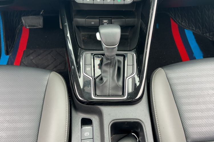 Used Kia Sportage R 2019 2.0L Automatic Smart Luxury Edition Gear Lever