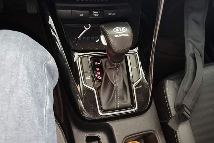 Used Kia Sportage R 2019 2.0L Automatic Smart Luxury Edition Gear Lever