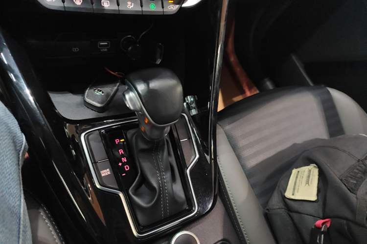 Used Kia Sportage R 2019 2.0L Automatic Smart Luxury Edition Gear Lever
