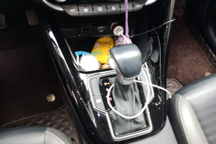 Used Kia Sportage R 2019 2.0L Automatic Smart Luxury Edition Gear Lever