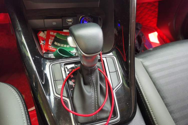 Used Kia Sportage R 2019 2.0L Automatic Smart Luxury Edition Gear Lever