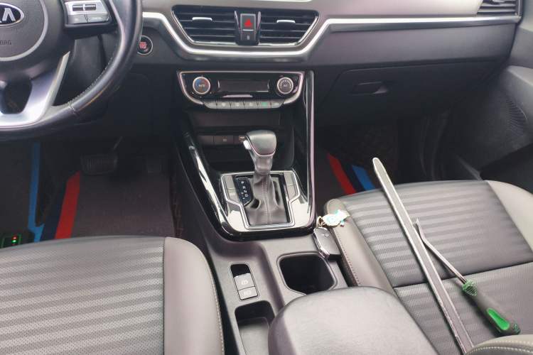 Used Kia Sportage R 2019 2.0L Automatic Smart Luxury Edition Gear Lever