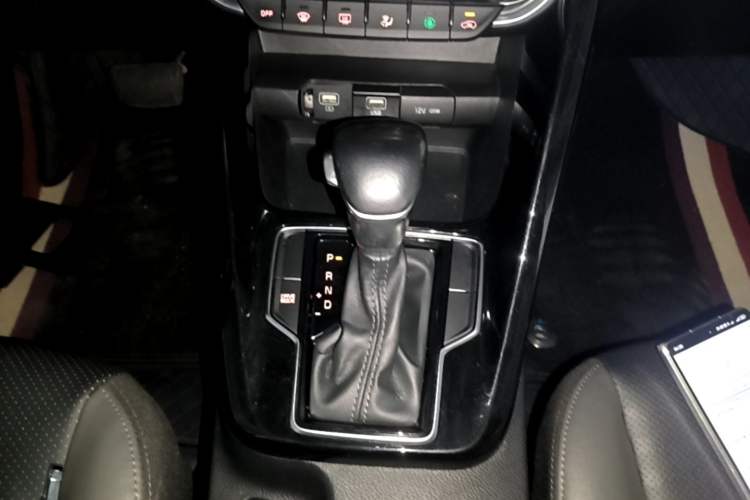 Used Kia Sportage R 2019 2.0L Automatic Smart Luxury Edition Gear Lever