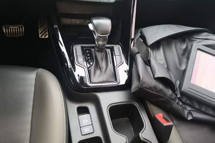 Used Kia Sportage R 2019 2.0L Automatic Smart Luxury Edition Gear Lever