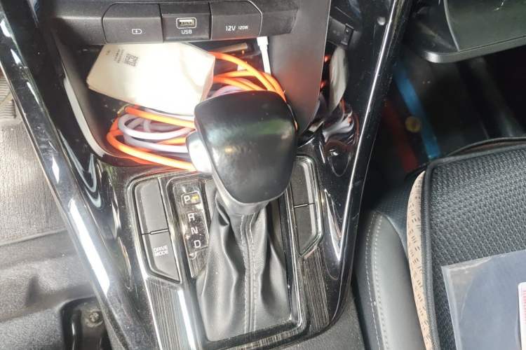 Used Kia Sportage R 2019 2.0L Automatic Smart Luxury Edition Gear Lever