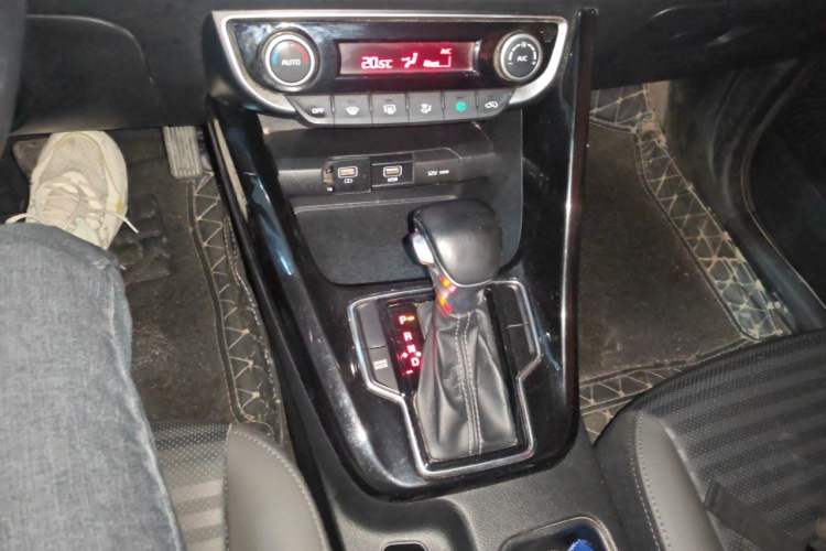 Used Kia Sportage R 2019 2.0L Automatic Smart Luxury Edition Gear Lever