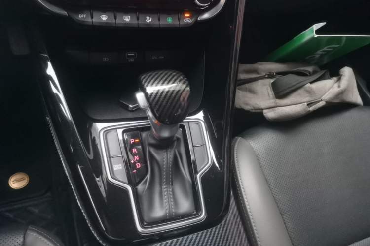 Used Kia Sportage R 2019 2.0L Automatic Smart Luxury Edition Gear Lever