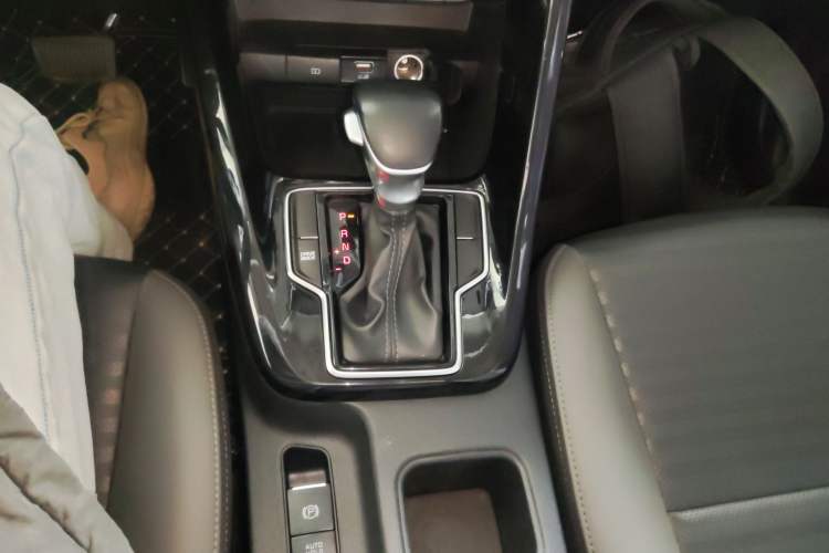 Used Kia Sportage R 2019 2.0L Automatic Smart Luxury Edition Gear Lever