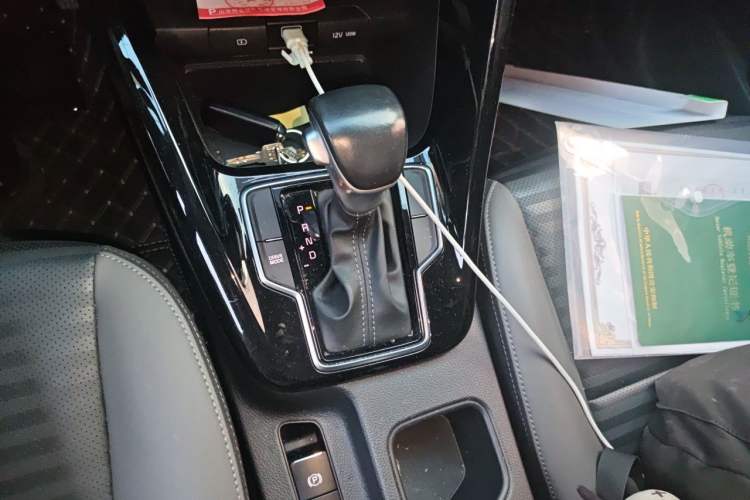 Used Kia Sportage R 2019 2.0L Automatic Smart Luxury Edition Gear Lever