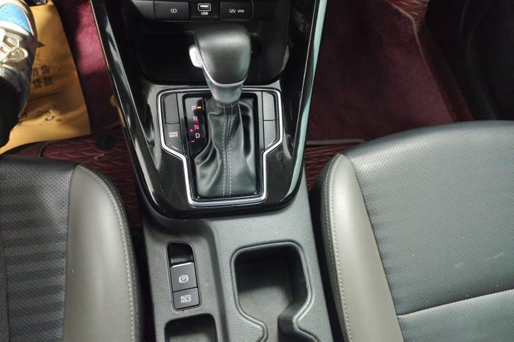 Used Kia Sportage R 2019 2.0L Automatic Smart Luxury Edition Gear Lever