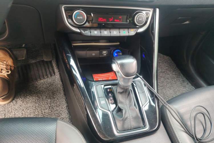 Used Kia Sportage R 2019 2.0L Automatic Smart Luxury Edition Gear Lever