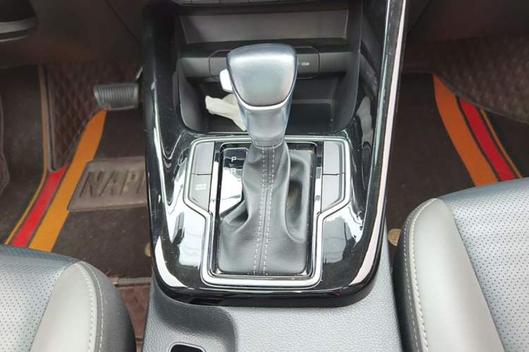 Used Kia Sportage R 2019 2.0L Automatic Smart Luxury Edition Gear Lever