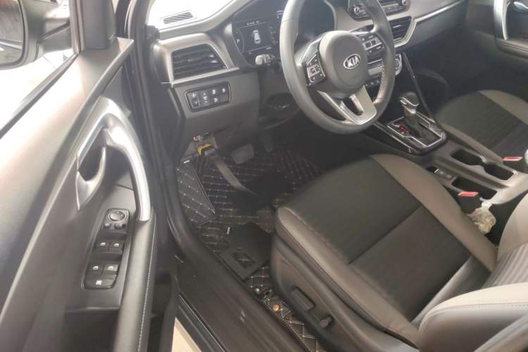 Used Kia Sportage R 2019 2.0L Automatic Smart Luxury Edition Interior 3