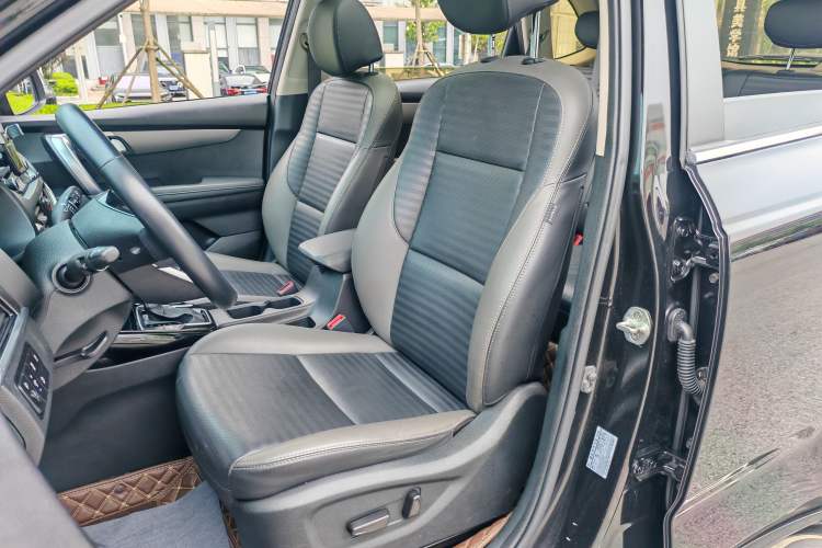 Used Kia Sportage R 2019 2.0L Automatic Smart Luxury Edition Left Front Seat