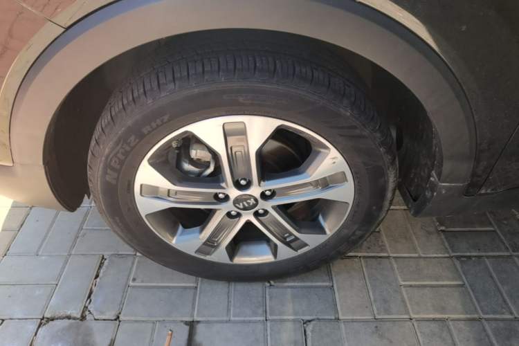 Used Kia Sportage R 2019 2.0L Automatic Smart Luxury Edition Left Front Wheel Hub