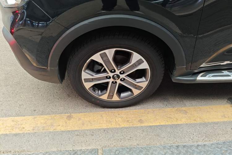 Used Kia Sportage R 2019 2.0L Automatic Smart Luxury Edition Left Front Wheel Hub