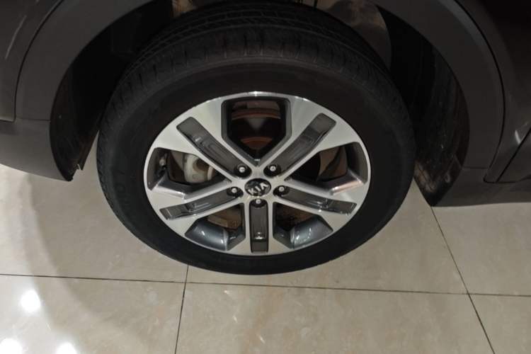 Used Kia Sportage R 2019 2.0L Automatic Smart Luxury Edition Left Front Wheel Hub
