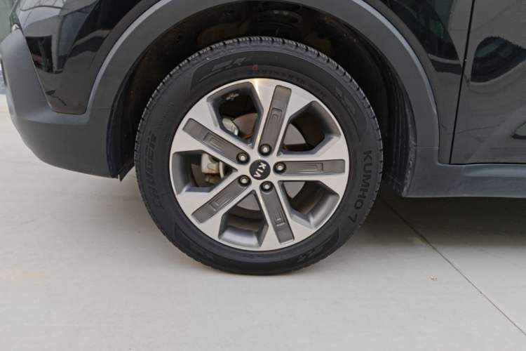 Used Kia Sportage R 2019 2.0L Automatic Smart Luxury Edition Left Front Wheel Hub