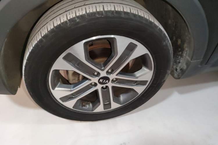 Used Kia Sportage R 2019 2.0L Automatic Smart Luxury Edition Left Front Wheel Hub