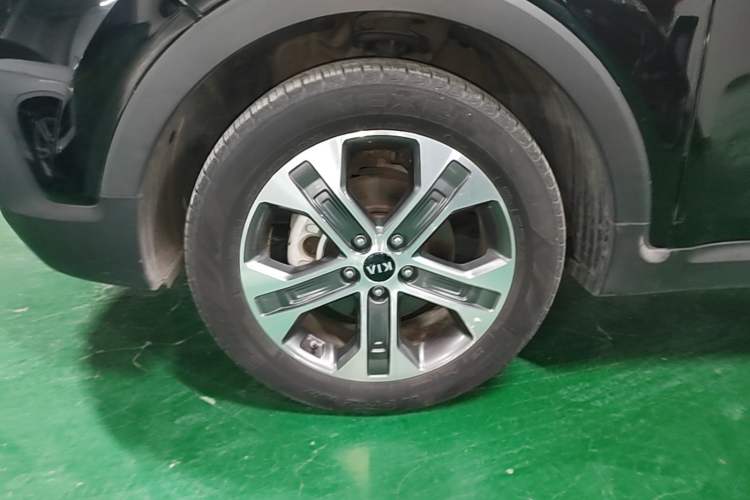 Used Kia Sportage R 2019 1.4T DCT Smart Luxury Edition GLS Left Front Wheel Hub