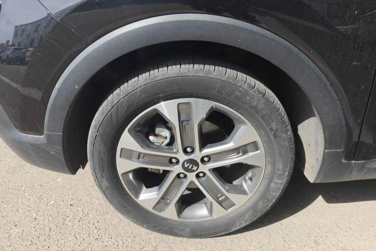 Used Kia Sportage R 2019 2.0L Automatic Smart Luxury Edition Left Front Wheel Hub