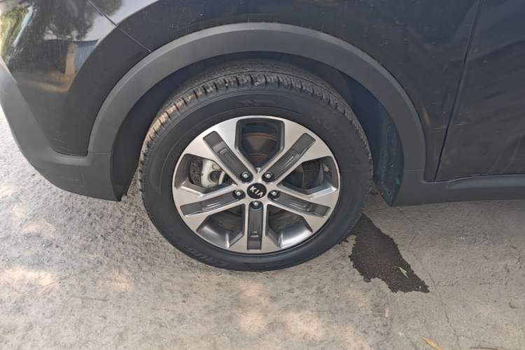 Used Kia Sportage R 2019 2.0L Automatic Smart Luxury Edition Left Front Wheel Hub