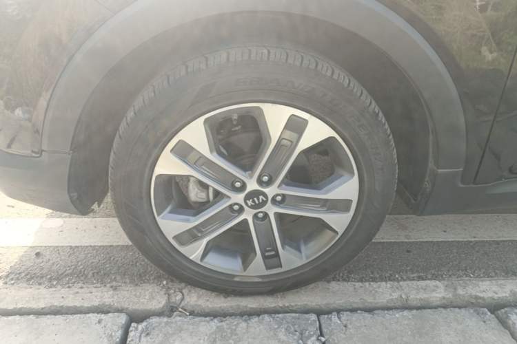 Used Kia Sportage R 2019 2.0L Automatic Smart Luxury Edition Left Front Wheel Hub