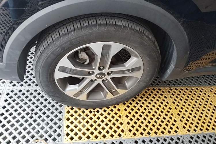 Used Kia Sportage R 2019 2.0L Automatic Smart Luxury Edition Left Front Wheel Hub