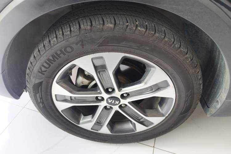 Used Kia Sportage R 2019 2.0L Automatic Smart Luxury Edition Left Front Wheel Hub