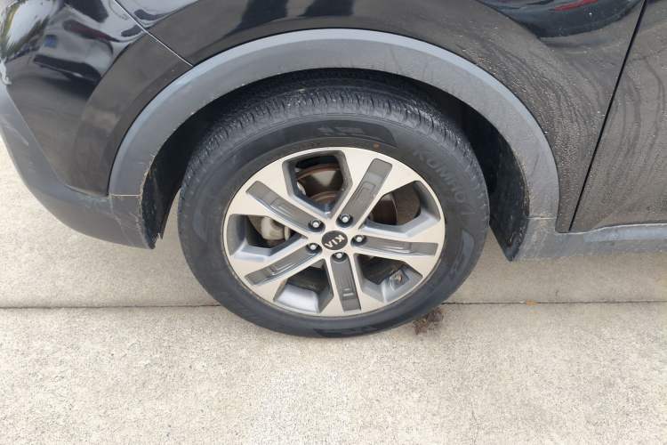 Used Kia Sportage R 2019 2.0L Automatic Smart Luxury Edition Left Front Wheel Hub