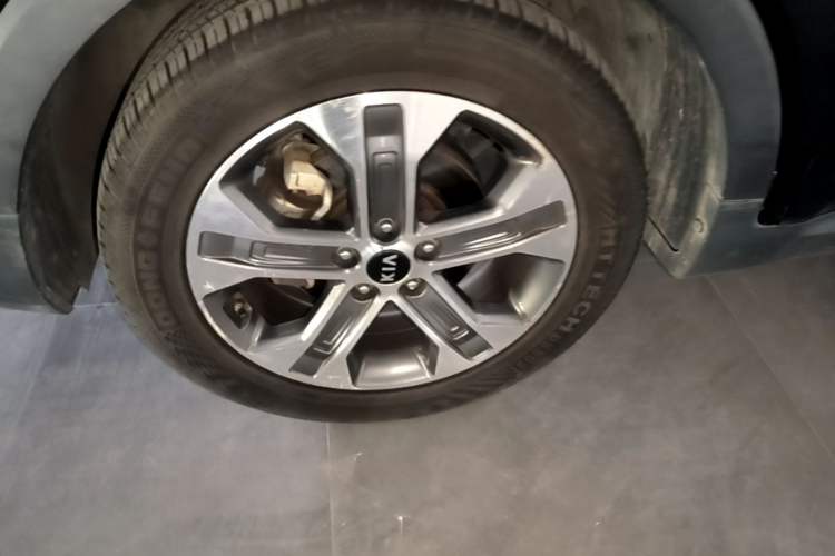 Used Kia Sportage R 2019 2.0L Automatic Smart Luxury Edition Left Front Wheel Hub